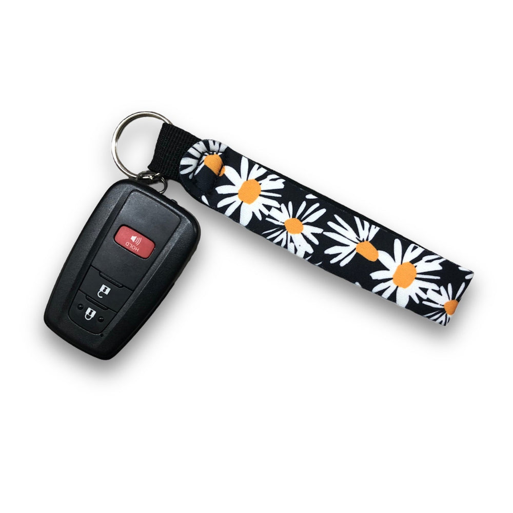 Daisy Wristlet Keychain